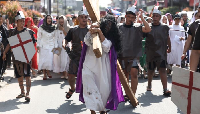 Jalan Salib Peringati Jumat Agung di Siantar jadi Simbol Pengorbanan dan Harapan