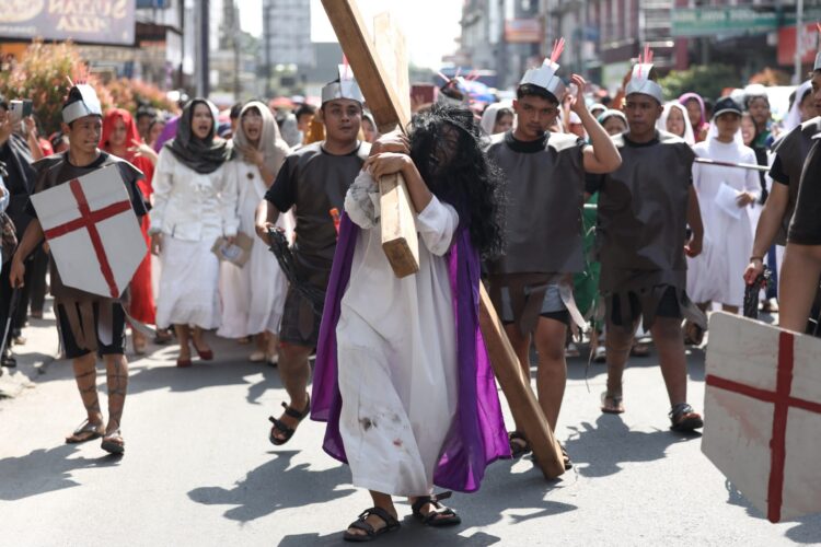 Jalan Salib Peringati Jumat Agung di Siantar jadi Simbol Pengorbanan dan Harapan