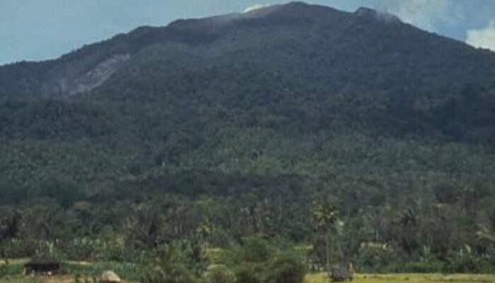 Status Waspada, Masyarakat Dilarang Masuk Radius 1,5 Km dari Kawah Sorik Marapi