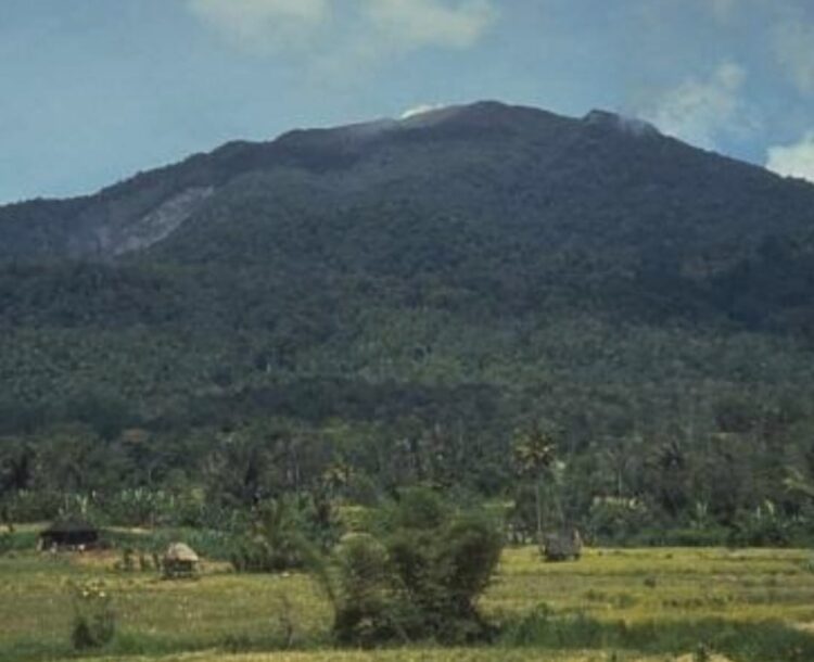 Status Waspada, Masyarakat Dilarang Masuk Radius 1,5 Km dari Kawah Sorik Marapi