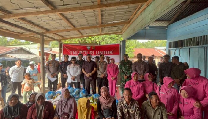 Kapolres Bersama Forkopimda Agara Salurkan Sembako Warga Terdampak Banjir