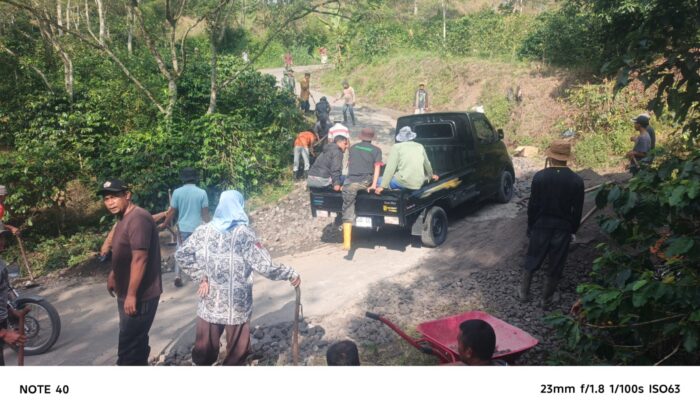 Jalan Terlupakan di Bener Meriah: Warga 4 Kampung Perbaiki Akses Rusak Parah Menahun