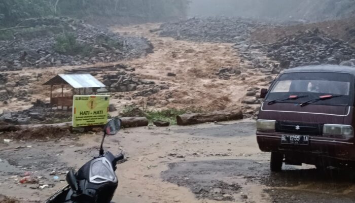 Luapan Air Tutup Jembatan Wih Porak, Akses Bireuen–Takengon Terputus