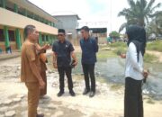 Wakil Ketua Dan DPRK Aceh Tamiang Tinjau Genangan Air SDN 2 Karang Bundar