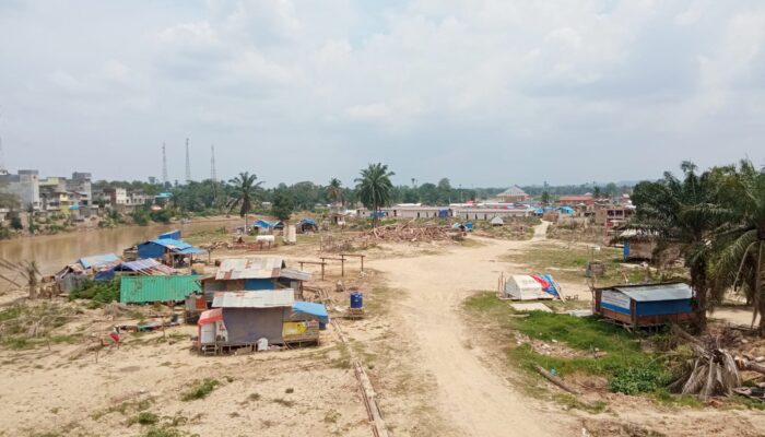 Pasca Keributan, Puluhan KK Warga Vietnam Tinggalkan Huntara dan Kembali ke Tenda