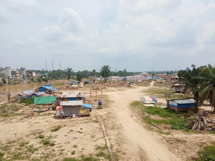 Pasca Keributan, Puluhan KK Warga Vietnam Tinggalkan Huntara dan Kembali ke Tenda