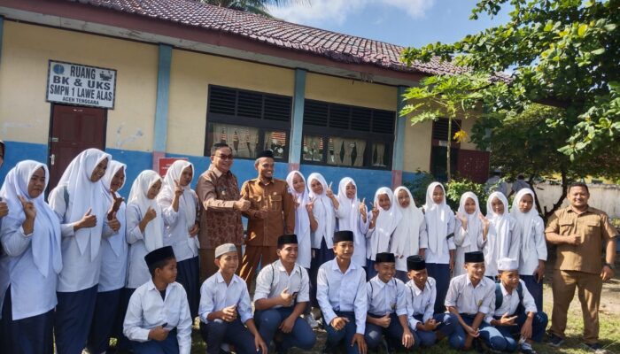 Didoakan Panjang Umur, Bupati Salim Fakhry Tinjau Pelaksanaan TKA di 6 Sekolah