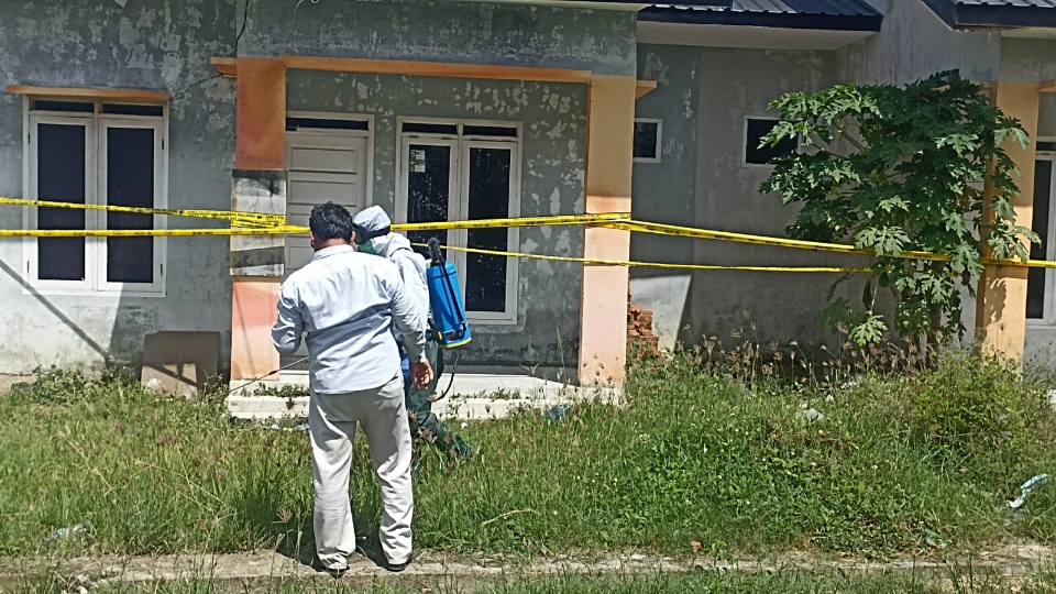 Rumah Korban Meninggal Disemprot Disinfektan