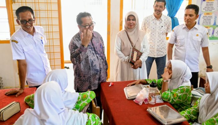 Tim Kementerian Tinjau Penyaluran MBG Di Darul Imarah