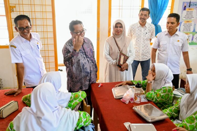 Tim Kementerian Tinjau Penyaluran MBG Di Darul Imarah