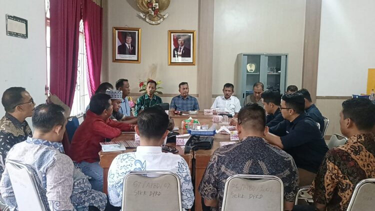 DPRK Aceh Tamiang RDP Dengan BSI Dan Bank Aceh: Pastikan Hak Masyarakat Korban Banjir Tidak Tertahan Di Meja Administrasi