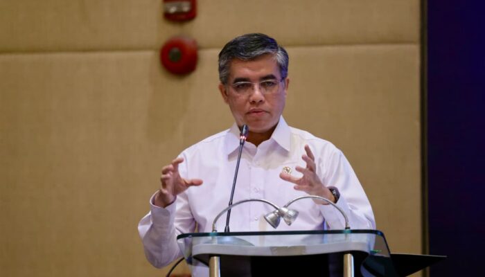 Menaker Tegaskan Kesempatan Kerja Tetap Terbuka di Tengah Tantangan Global