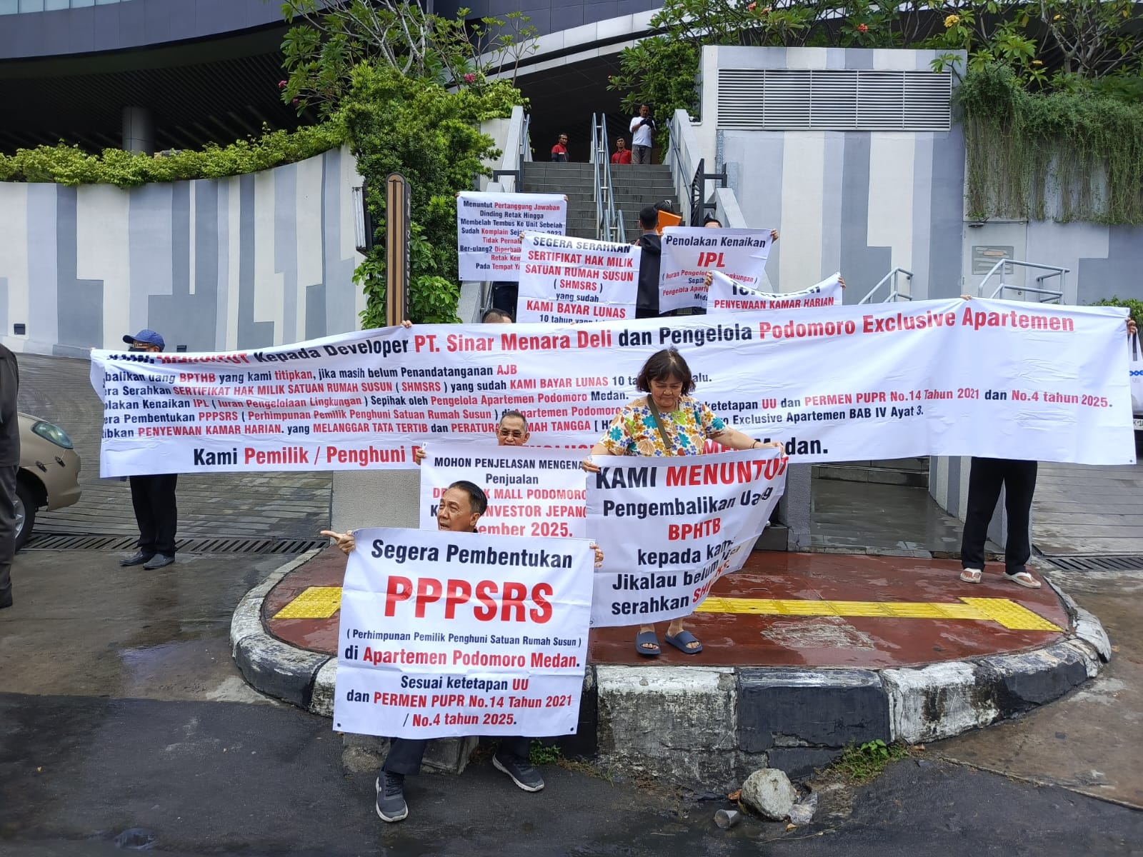 Penghuni Apartemen Podomoro City Deli Kembali Unjukrasa