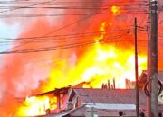Kebakaran Hebat Ludeskan Puluhan Ruko di Pusat Kota Gunungsitoli