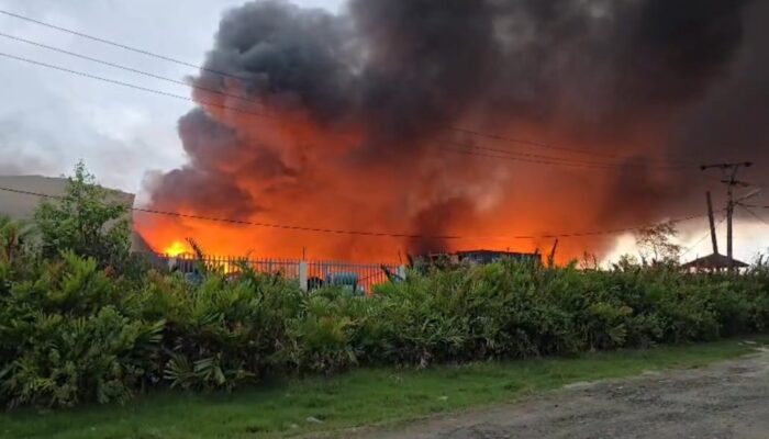 Pabrik Cat Dan Tiner Terbakar Di Medan Labuhan
