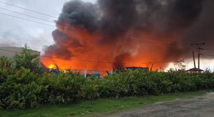 Pabrik Cat Dan Tiner Terbakar Di Medan Labuhan