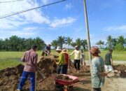 Warga Dusun IV Batang Siangi Gotong Royong Tinggikan Tanah Wakaf Perkuburan Muslim
