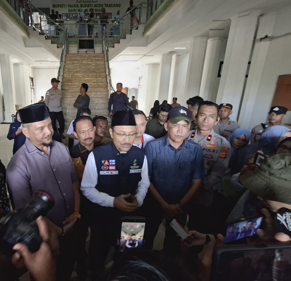 Mensos Gus Ipul Salurkan Santunan Korban Bencana Di Aceh Tamiang