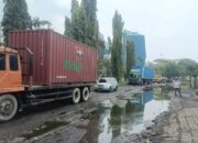 Jalan Menuju Pelabuhan Internasional Belawan Rusak Parah
