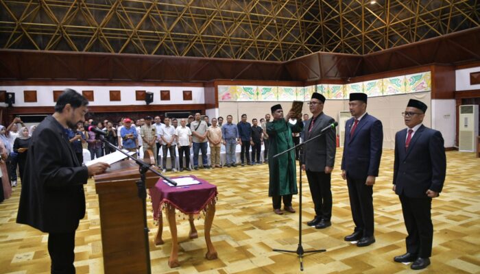 Mualem Resmi Lantik Tiga Pejabat SKPA Aceh
