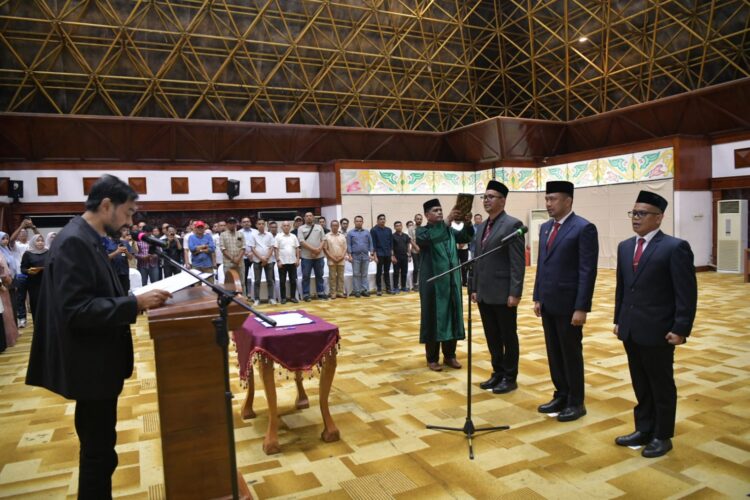Mualem Resmi Lantik Tiga Pejabat SKPA Aceh