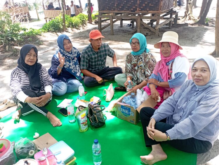 Alumni SD Negeri 060806/118 Medan Angkatan 1980 Gelar Silaturahmi di Pantai Dewi Indah