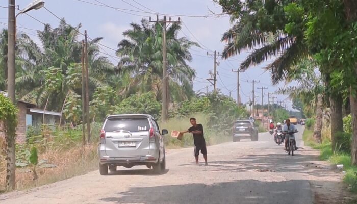 Jalan Provinsi Tebingtinggi-Dolok Masihul Rusak Parah