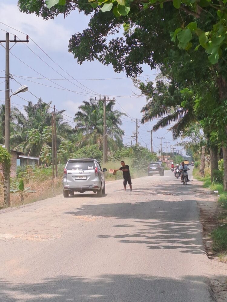Jalan Provinsi Tebingtinggi-Dolok Masihul Rusak Parah