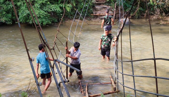 Kodim 0212/TS Bersama Warga Mulai Bangun Jembatan Gantung di Padang Bolak Julu