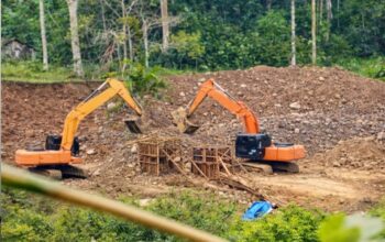 PETI Kembali Menggeliat, Dua Excavator Beroperasi Bebas di Bibir Sungai Batang Natal, Kapolres: Terima Kasih Infonya