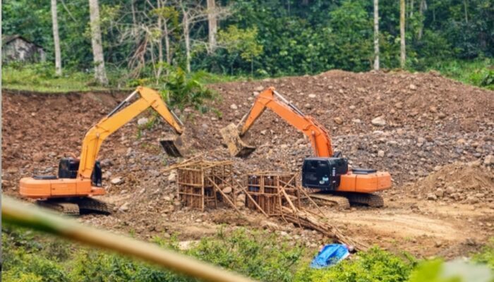 PETI Kembali Menggeliat, Dua Excavator Beroperasi Bebas di Bibir Sungai Batang Natal, Kapolres: Terima Kasih Infonya