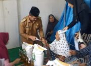Camat Kuta Baro Pastikan Penyaluran Bantuan Beras Tepat Sasaran