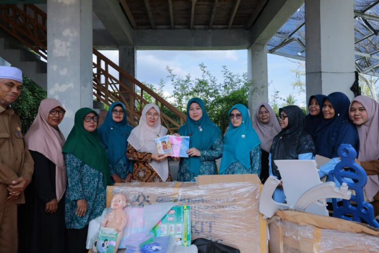 TP-PKK Aceh Besar Luncurkan Sekolah Lansia Dan Serahkan BKB KIT