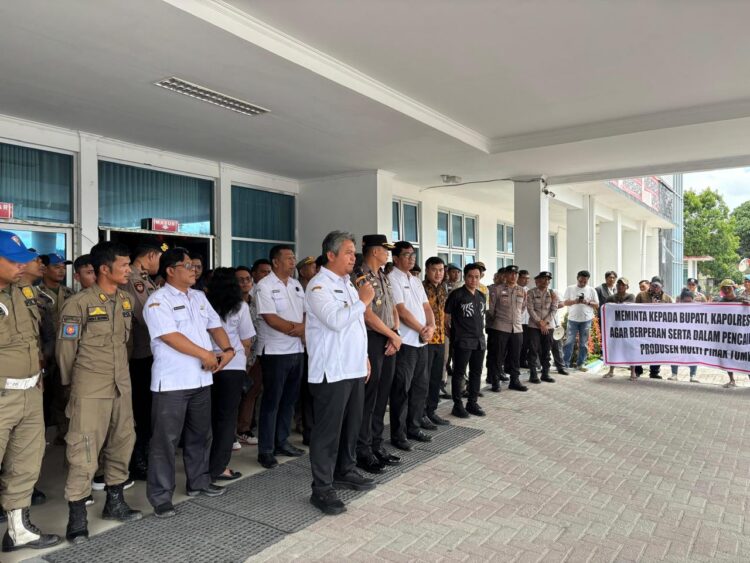 Tuntut Pencairan Dana MBG, Ratusan Supplier Demo di Kantor Bupati Taput