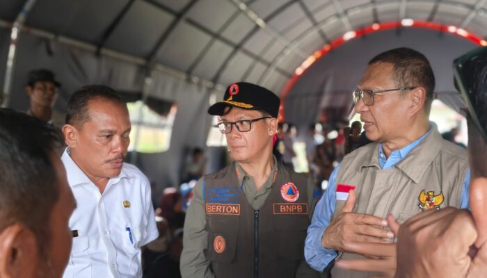 Dampingi Anggota DPR RI Serahkan Bantuan, Plt Sekda Aceh Tamiang Minta Dukungan Relokasi Huntap