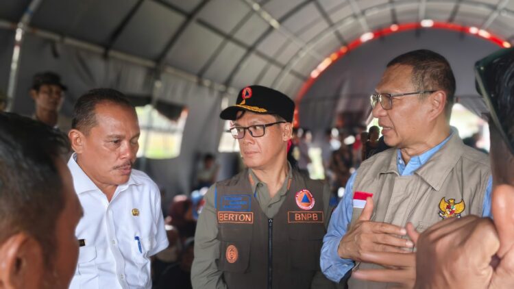 Dampingi Anggota DPR RI Serahkan Bantuan, Plt Sekda Aceh Tamiang Minta Dukungan Relokasi Huntap