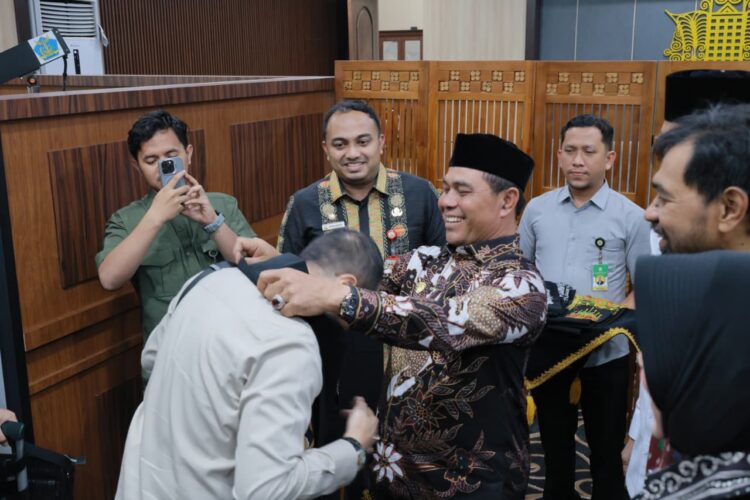 Bupati Aceh Besar Sambut Kunjungan Kerja Badan Legislasi DPR RI Di Bandara SIM
