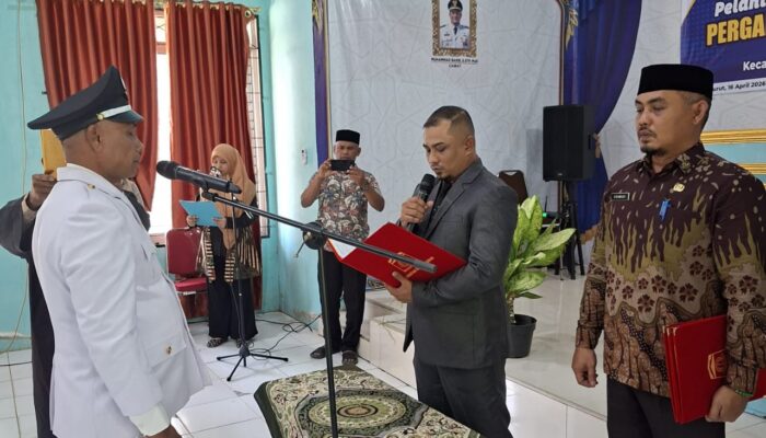 Camat Darul Imarah Lantik Keuchik PAW Gampong Deunong