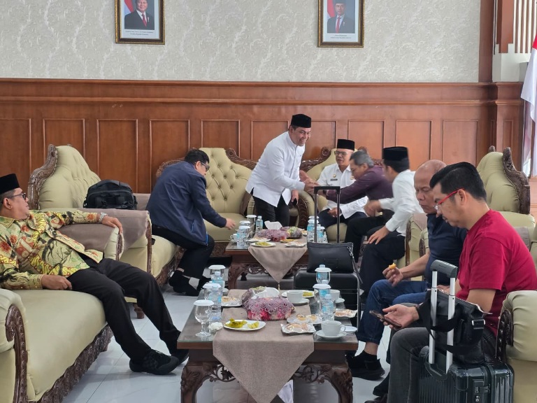 Bupati Aceh Besar Dampingi Kepulangan Banleg DPR RI Usai Kunker Di Aceh