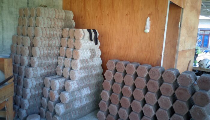 Dari Lumpur ke Peluang, Abral Bangkit Lewat Paving Blok di Pidie Jaya