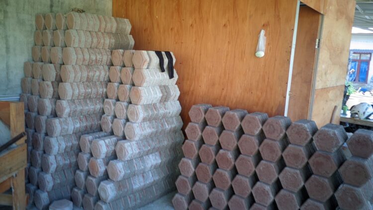 Dari Lumpur ke Peluang, Abral Bangkit Lewat Paving Blok di Pidie Jaya