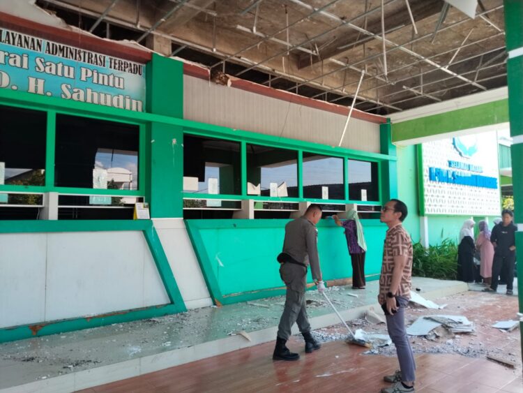 Plafon Teras IBS RSUD Sahudin Kutacane Ambruk