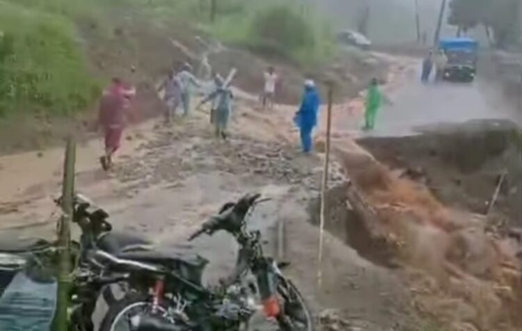 Banjir Genangi Jalan Provinsi, Akses Jembatan Merah-Muarasoma Terancam Putus