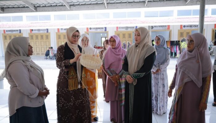 Perkuat Kerja Sama, Dekranasda Nagan Raya Kunjungi Sentra Kerajinan Aceh Besar