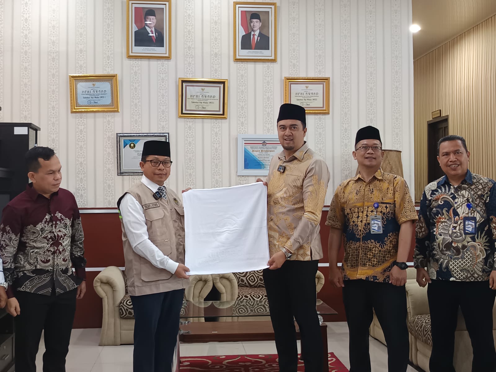 Tirtanadi Serahkan 5.974 Handuk Untuk Jamaah Calon Haji Medan