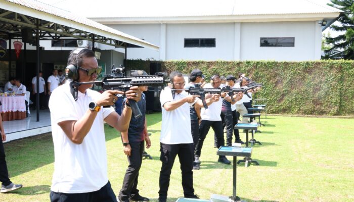 Imigrasi Sumut Tingkatkan Kesiapsiagaan ASN Melalui Pelatihan Menembak