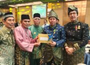 Buku Lagak Melayu Diserahkan kepada Ketua DPD RI Di Medan