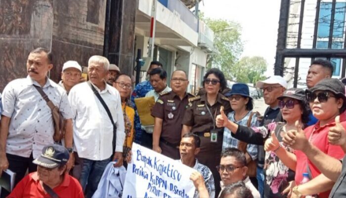 Puluhan Warga Simalingkar A Geruduk Kejati Sumut, Desak Pengusutan Dugaan Perampasan Tanah