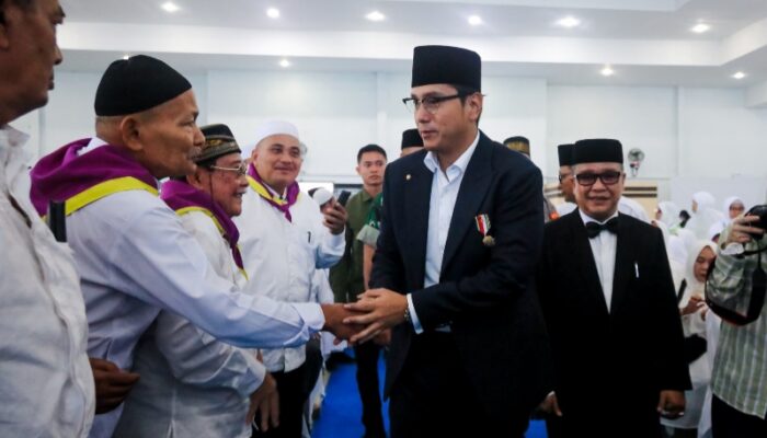 Tepung Tawar Warnai Pelepasan Calon Jemaah Haji Medan, Rico Waas Sampaikan Pesan Menyentuh