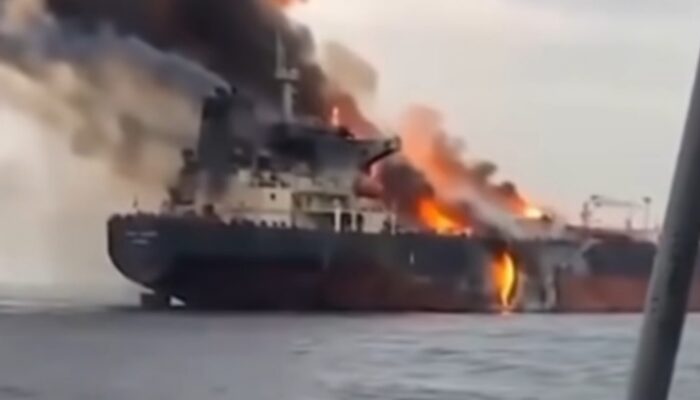 Iran Tembak 2 Kapal yang Melintasi Selat Hormuz, Seluruh Awak Selamat